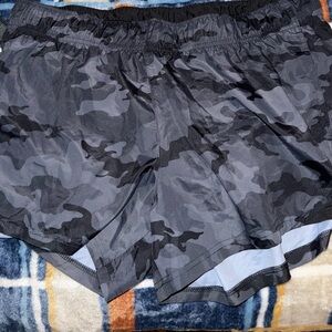 Athletic women shorts